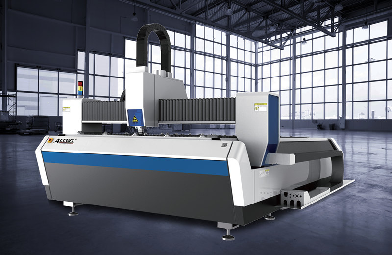 700W ласерска машина за сечење со влакна за продажба Метал челик за сечење 1500x3000mm