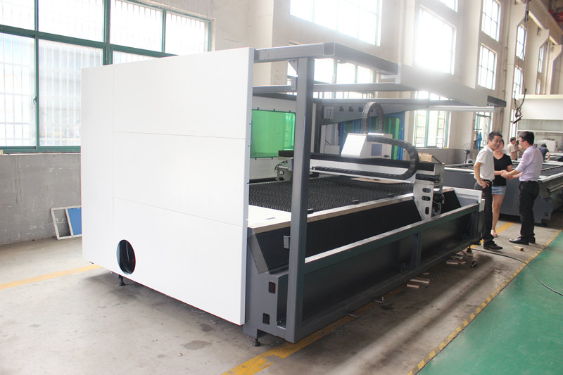 IPG 700w метална ласерска машина за сечење Кина Производител