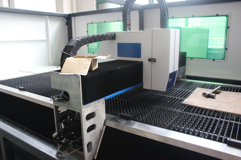 IPG 700w метална ласерска машина за сечење Кина Производител